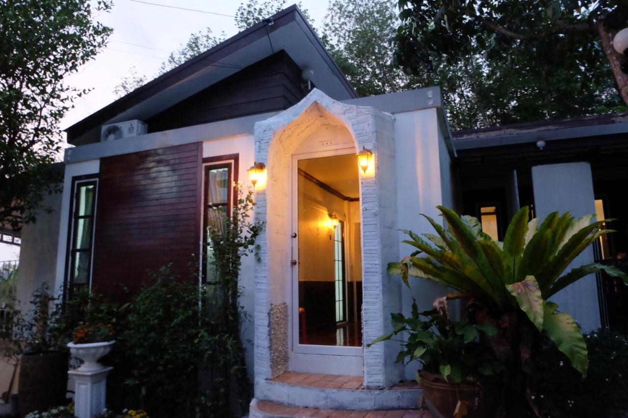 Florentino Hostel Rayong Exterior photo