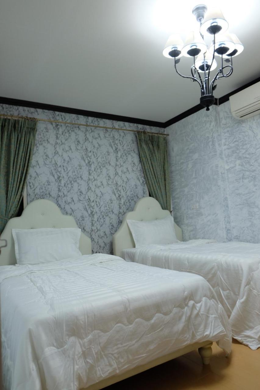 Florentino Hostel Rayong Exterior photo